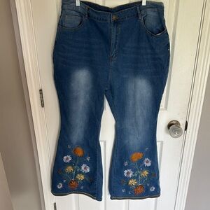 Size 3Xl Curve Denim Jeans with embroidered floral details on kegs